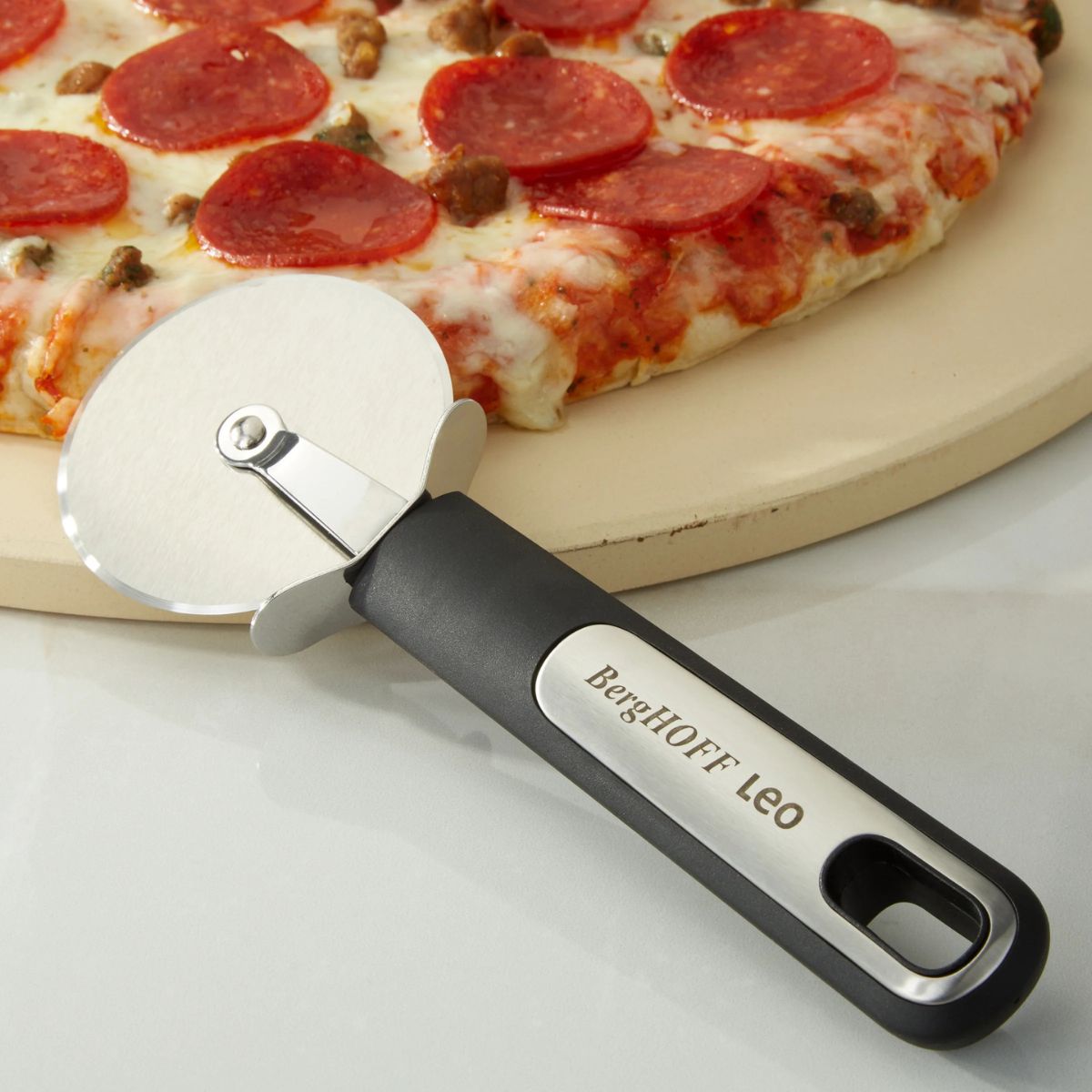 BergHOFF Leo Graphite Stainless Steel Pizza Cutter